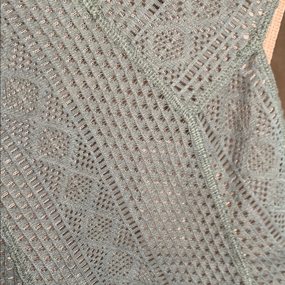 Women's NEW BCBG MAXAZRIA HANNE GEOMETRIC LACE PEPLUM TOP Dusty Olive Medium - Picture 6 of 14